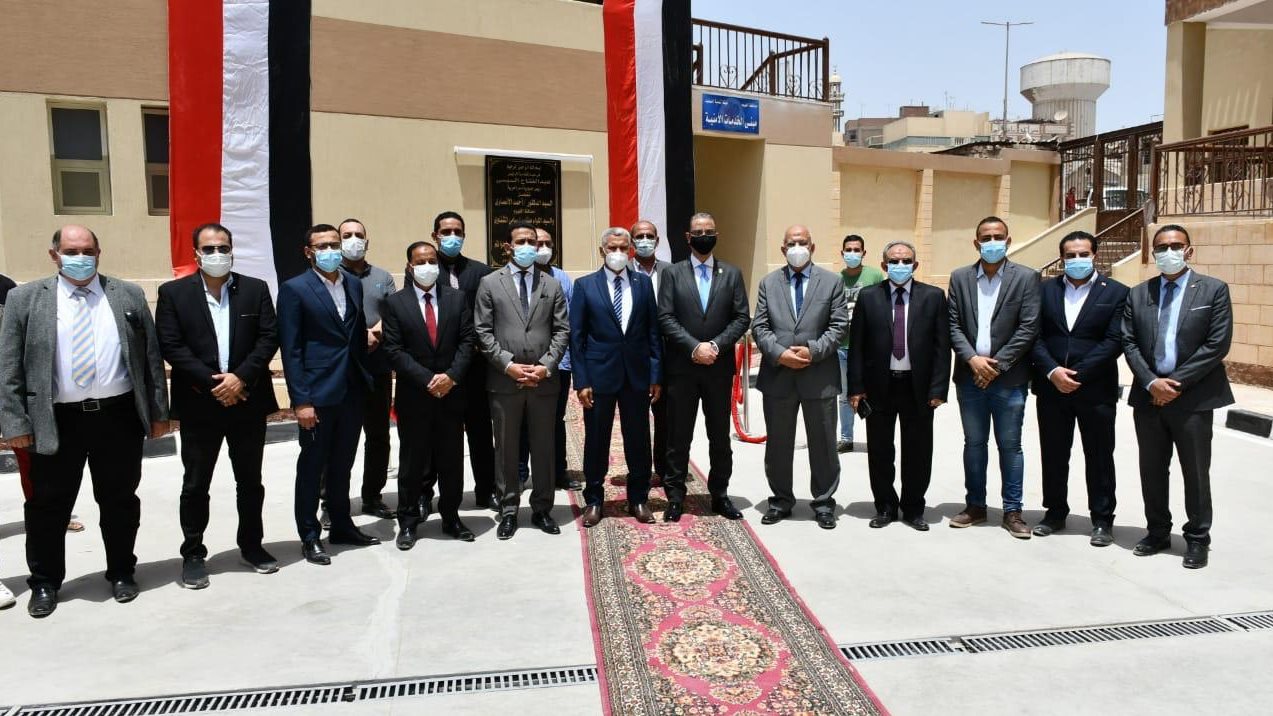 محافظ الفيوم ورئيس هيئة تنمية الصعيد أثناء تفقد مجمع المواقف