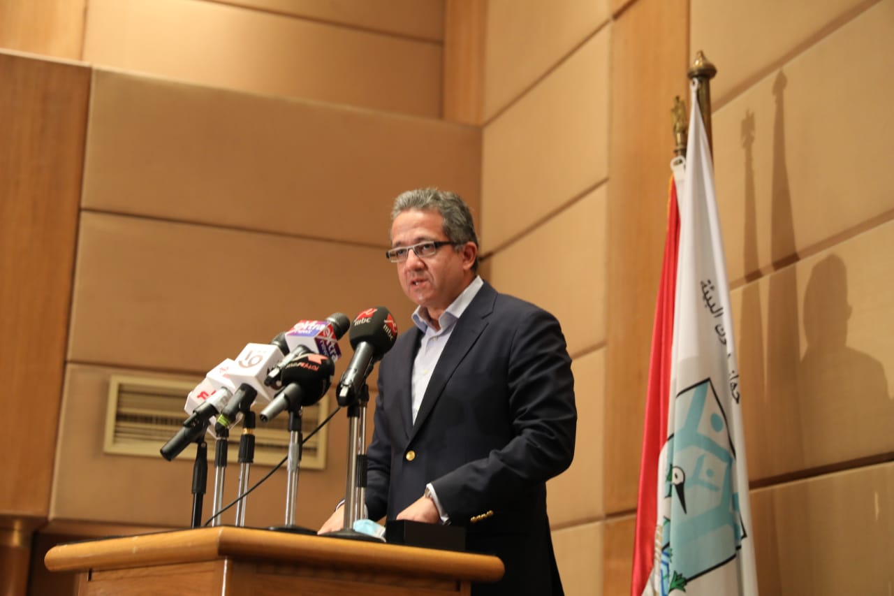 وزير السياحة والآثار 
