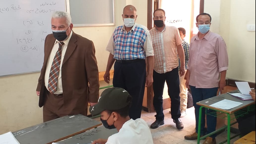 وكيل تعليم الاسكندرية يتفقد امتحانات الاعدادية 