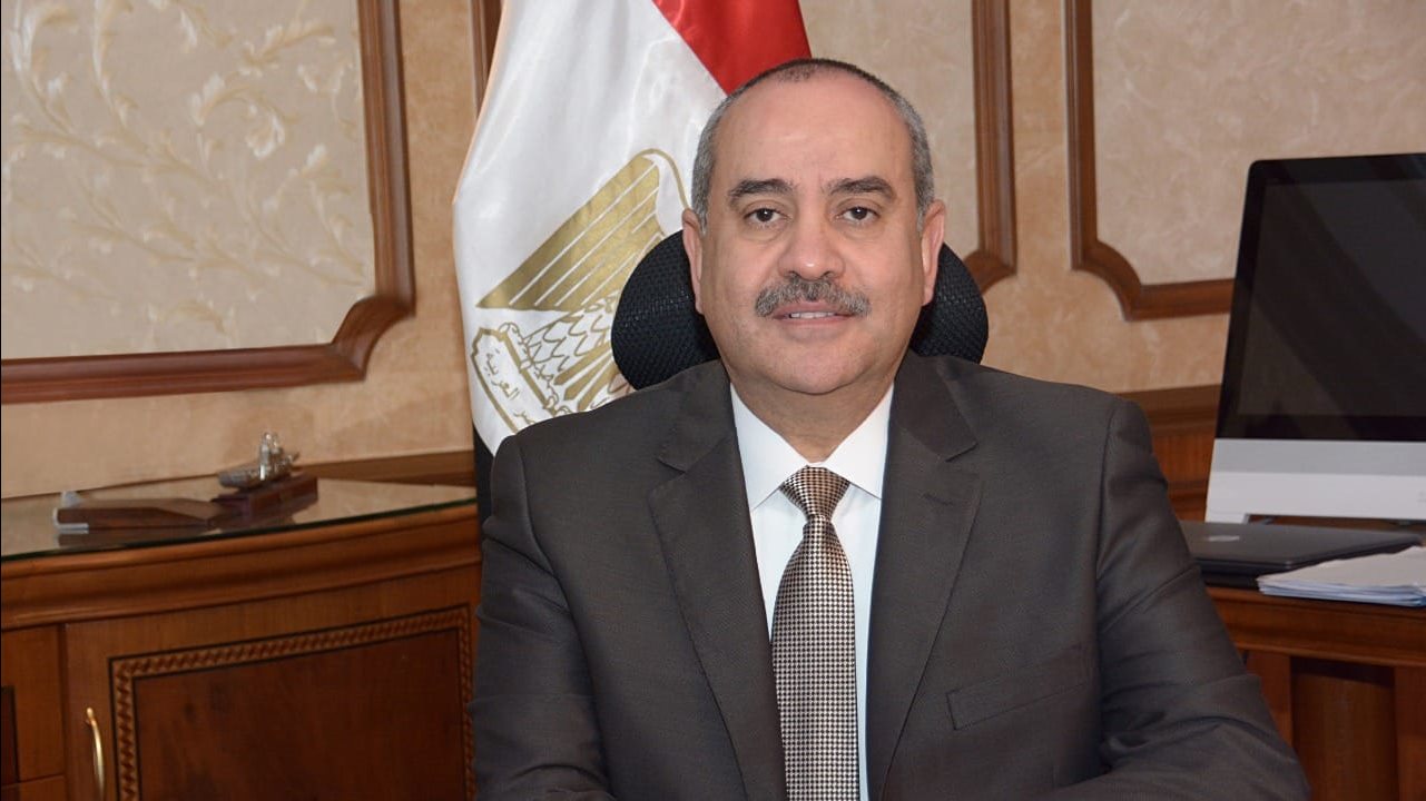 الطيار محمد منار عنبه وزير الطيران