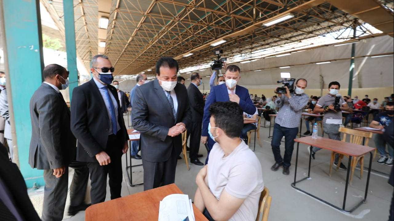 وزير التعليم العالى ورئيس جامعة عين شمس 