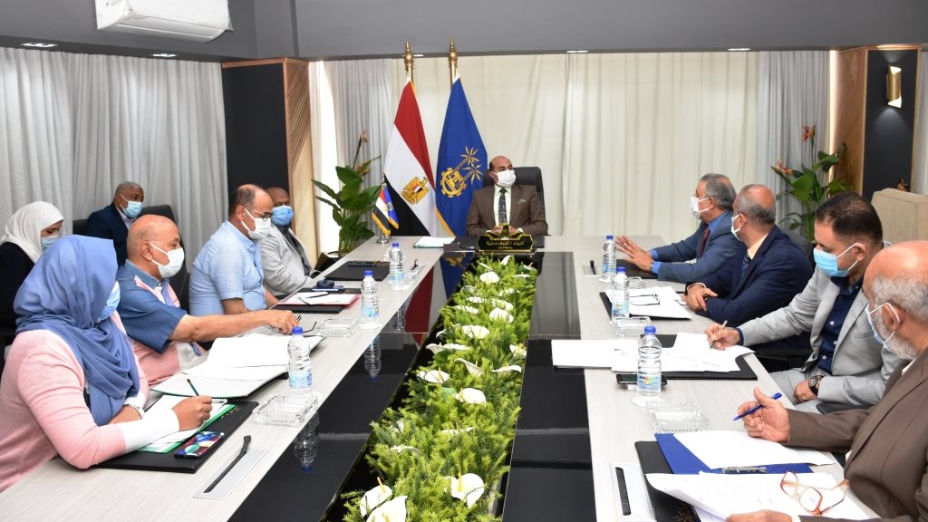 جانب من لقاء محافظ أسوان