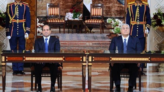 الرئيس المؤقت عدلي منصور والرئيس عبد الفتاح السيسي