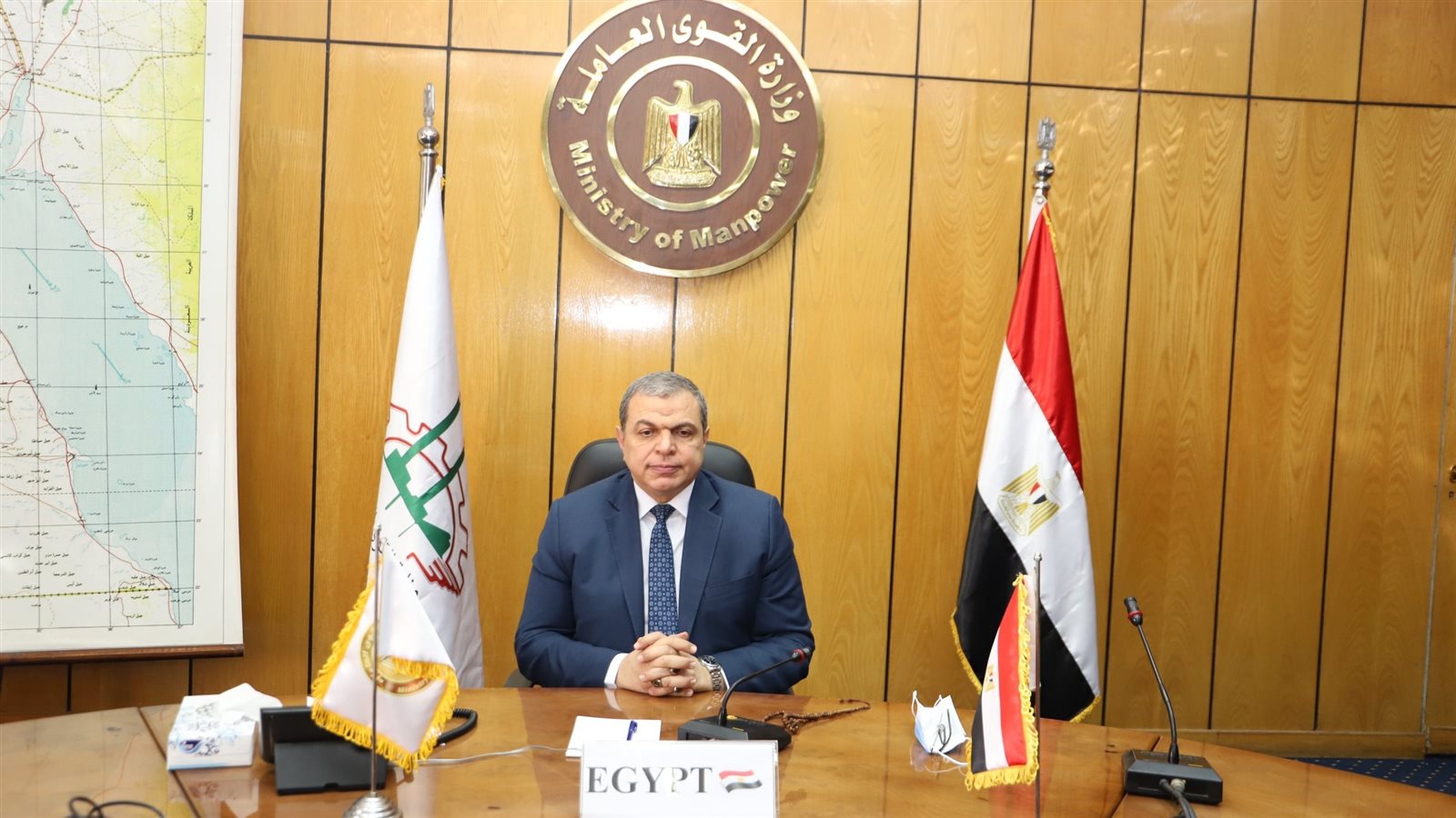 محمد سعفان وزير القوي العاملة 