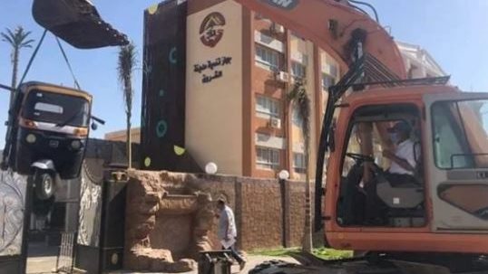 تعليق توك توك في الشروق 