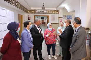 رئيس جامعة الازهر خلال الجولة 