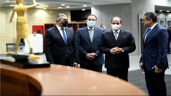 الرئيس السيسي ووزير الآثار