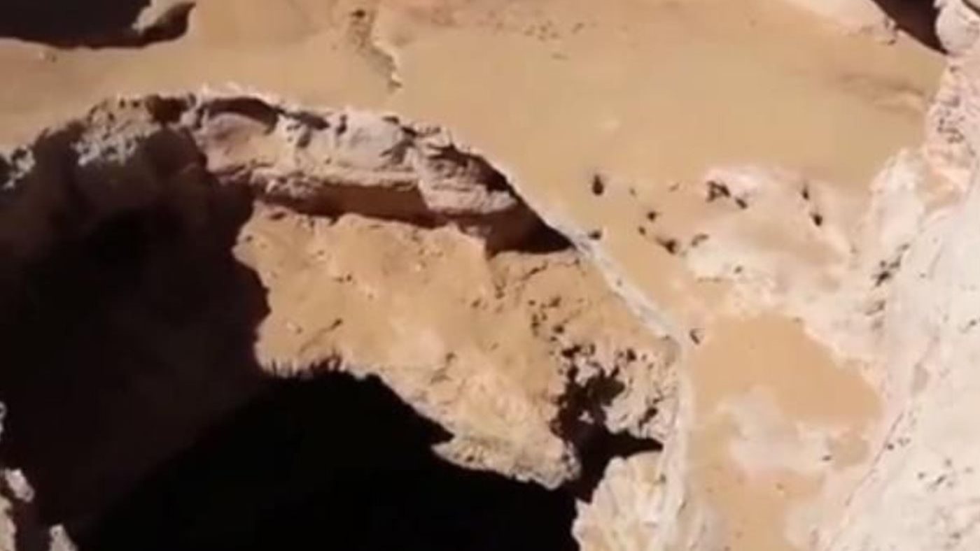 حفرة عميقة 