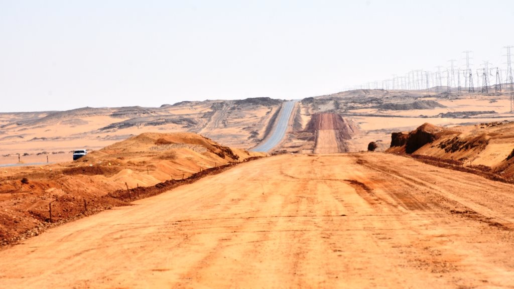 مشروع ازدواج الطريق الصحراوي أسوان / القاهرة 