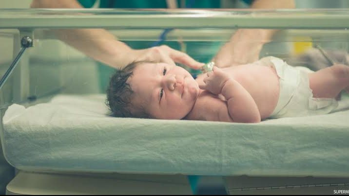 علاج الفتق السري عند حديثي الولادة