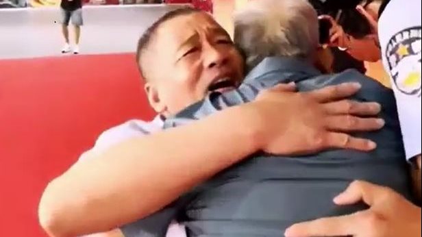 أب يعثر على ابنه بعد اختطافه في محطة قطار   
