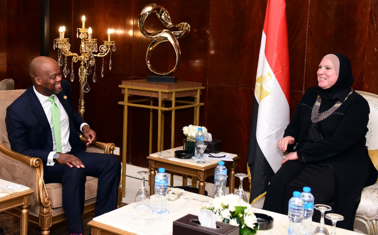 وزيرة التجارة والصناعة