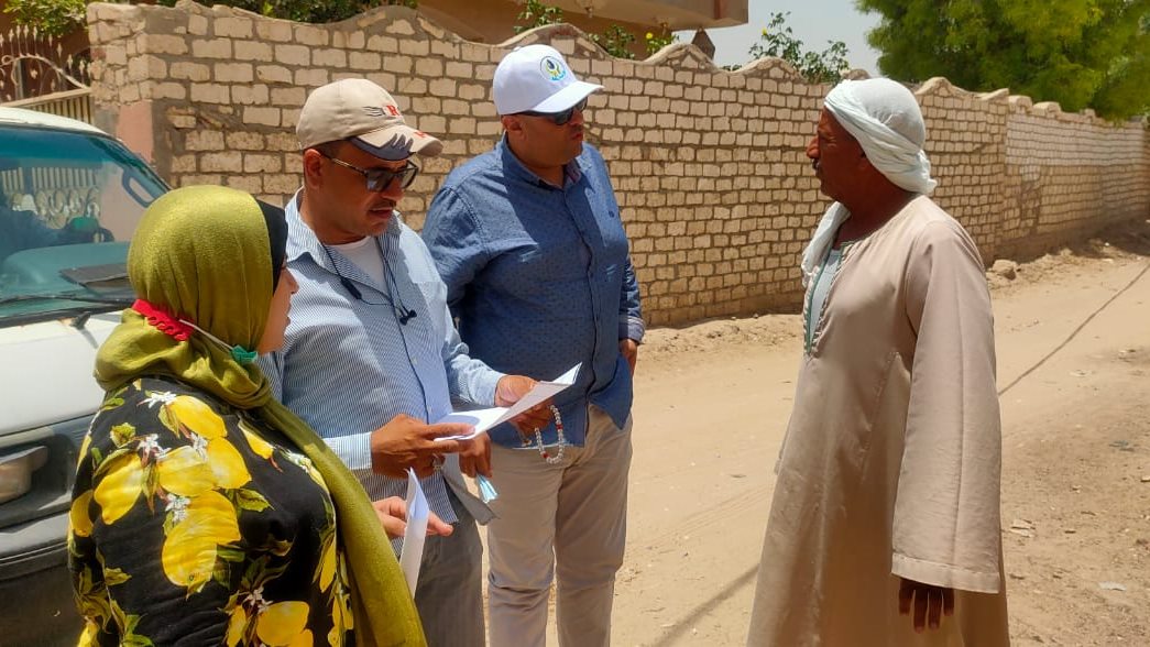 فريق التوعية بالشركة يجوب القري