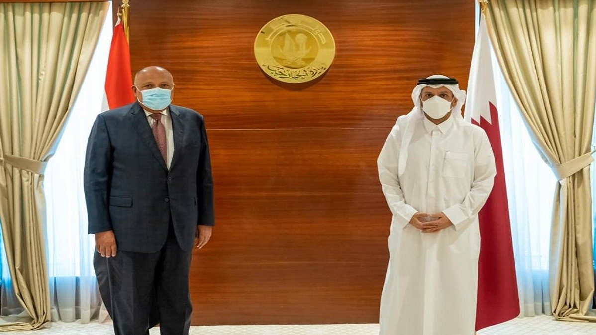وزير الخارجية يلتقي نظيره القطري في الدوحة