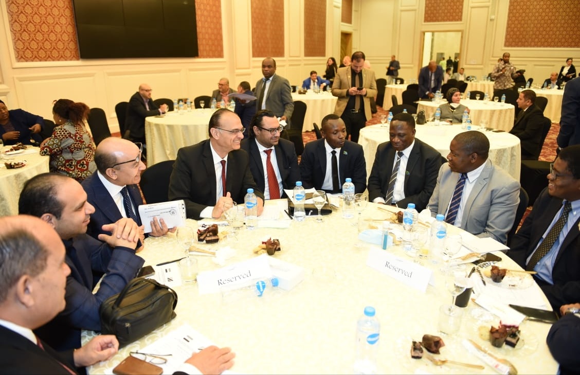 دكتور حسام درويش و وزير الاستثمار فى تنزانيا   دكتور حسام درويش و وزير الاستثمار فى تنزانيا