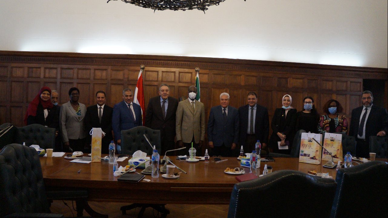 "غرفة الإسكندرية" تستقبل سفير كينيا لبحث سبل التعاون
