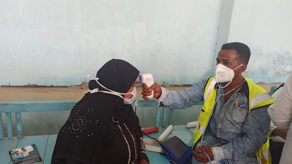 جانب من أعمال حملة " أكشف وأطمن " بأسوان 