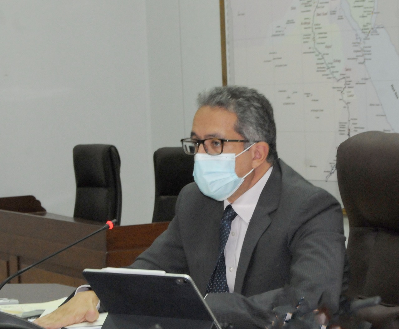 وزير السياحة والآثار 