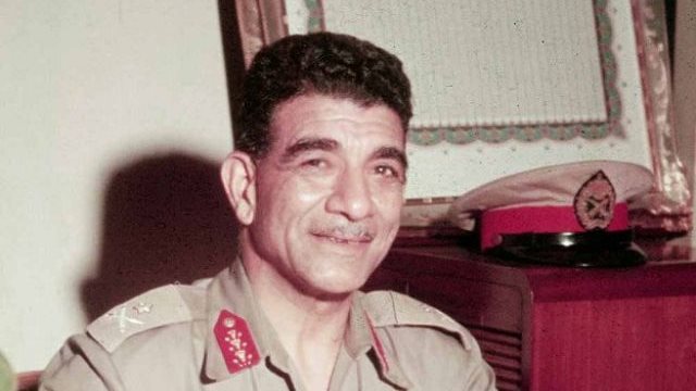 اللواء محمد نجيب