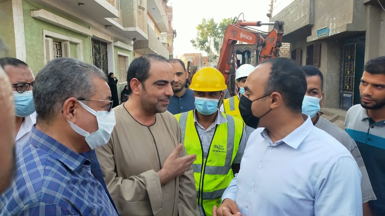 نائب محافظ المنيا يتابع المشروعات بالعدوة 