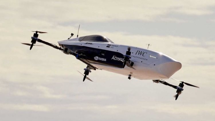 الظهور الأول لـ سيارة السباق الطائرة