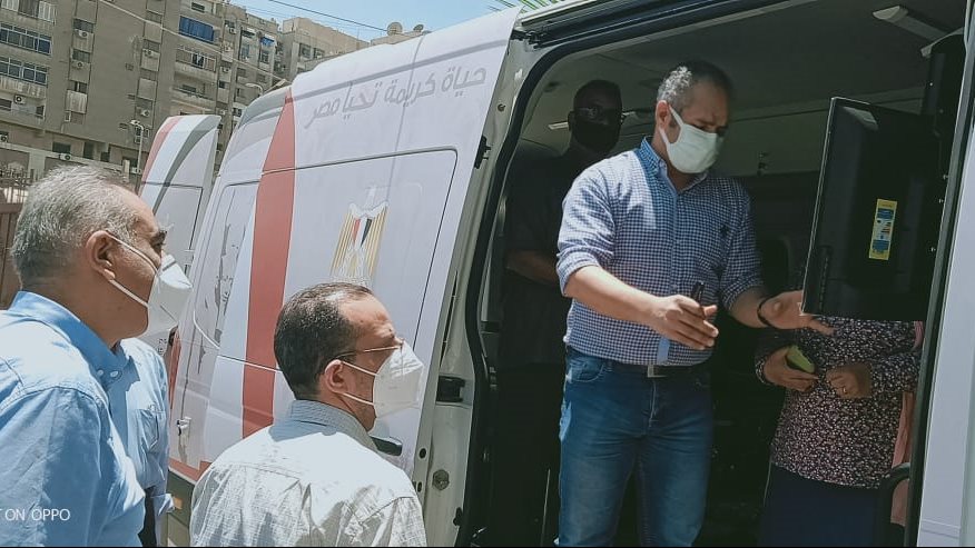 سيارة المركز التكنولوجي تجوب قرى أسيوط