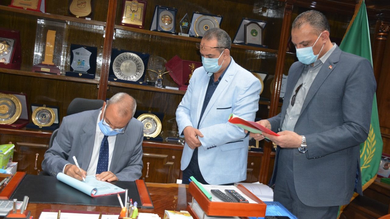 محافظ القليوبية يعتمد الشهادة الاعدادية