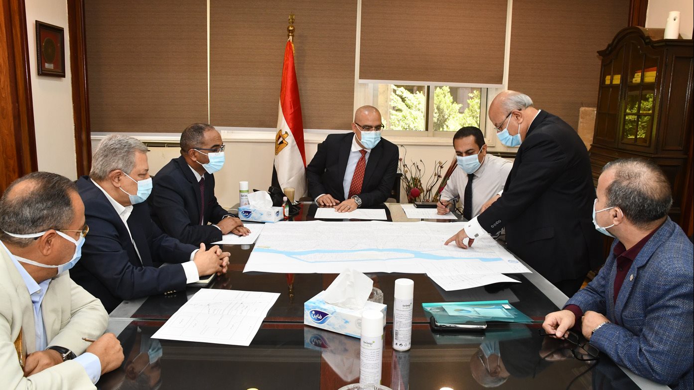 الإسكان يتابع مشروعات إحلال وتجديد شبكات مياه  شرب القاهرة
