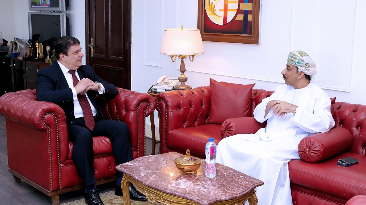 رئيس الوطنية للإعلام وسفير عمان