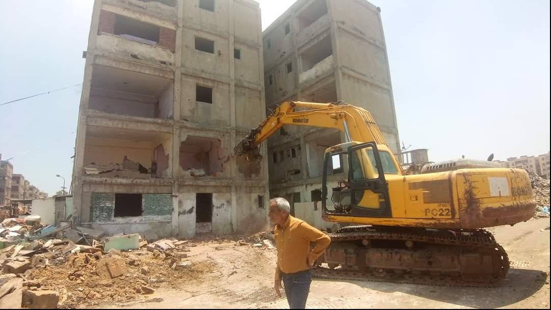  إزالة العمارات الآيلة للسقوط بمنطقة السيد متولى