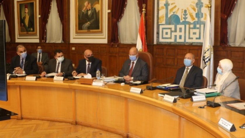 محافظ القاهرة خلال اللقاء