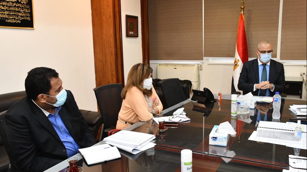 وزير الإسكان يستعرض آخر المستجدات بملف توفيق أوضاع أراضى