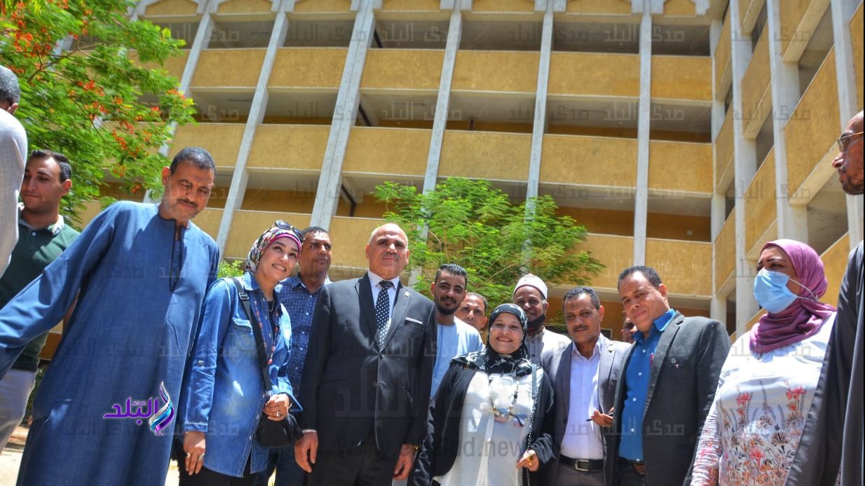 رئيس جامعة الأقصر يتفقد مواقع مقترحة لإنشاء كليات 
