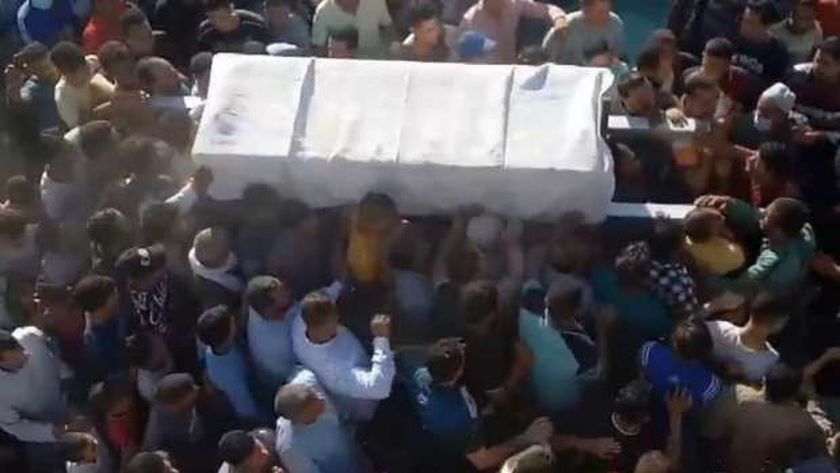 تشييع جنازة بالطبل والزغاريد