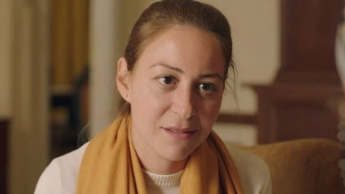 منة شلبى فى مشهد من مسلسل لية لا 