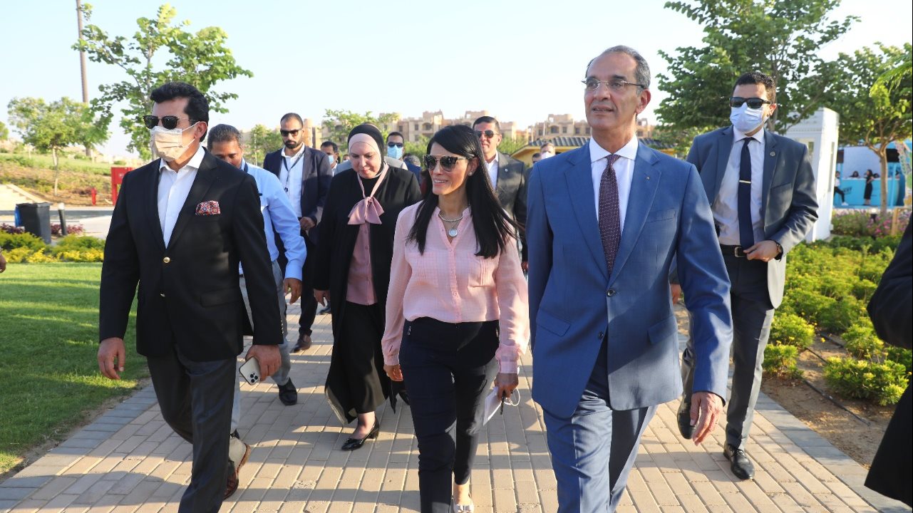 وزيرة التعاون الدولي خلال الجولة