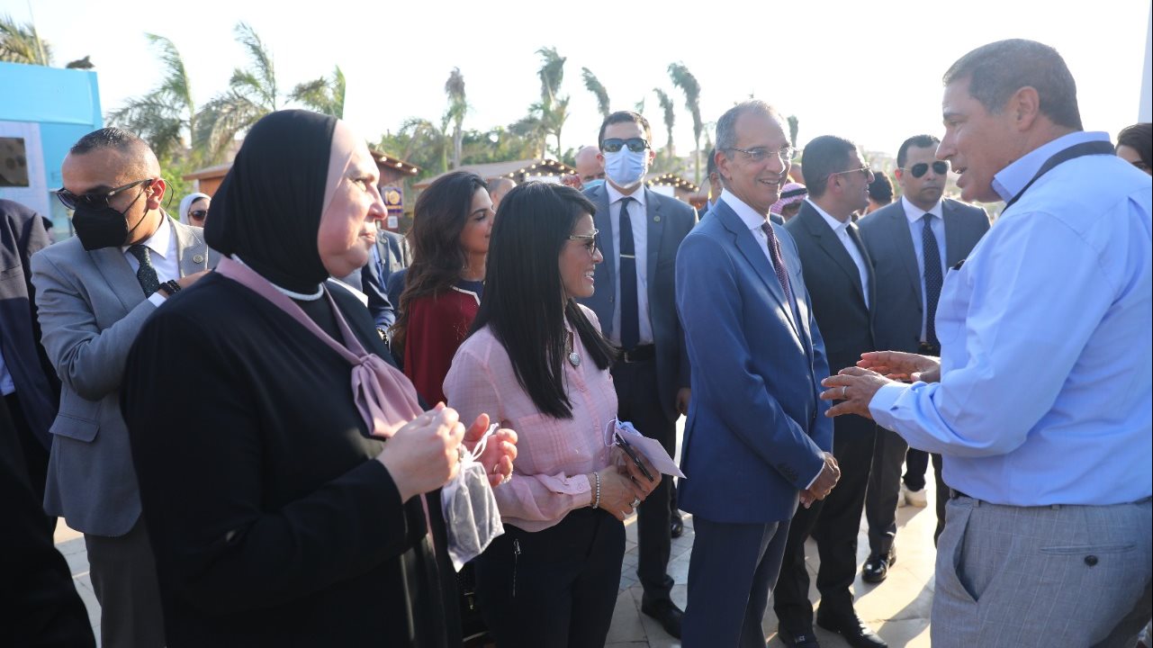 وزيرة التعاون الدولي خلال الجولة