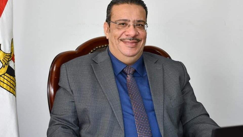 الدكتور أحمد زكي رئيس جامعة القناة 