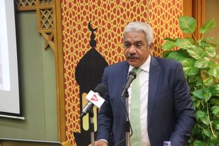  الدكتور محمود صديق نائب رئيس الجامعة 