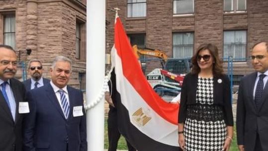 إضاءة اعلى برج في كندا بـ علم مصر 