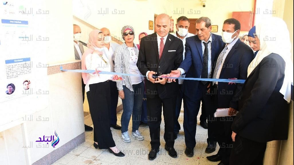 رئيس جامعة الأقصر يفتتح مشروعات تخرج طلبة كلية الحاسبات 