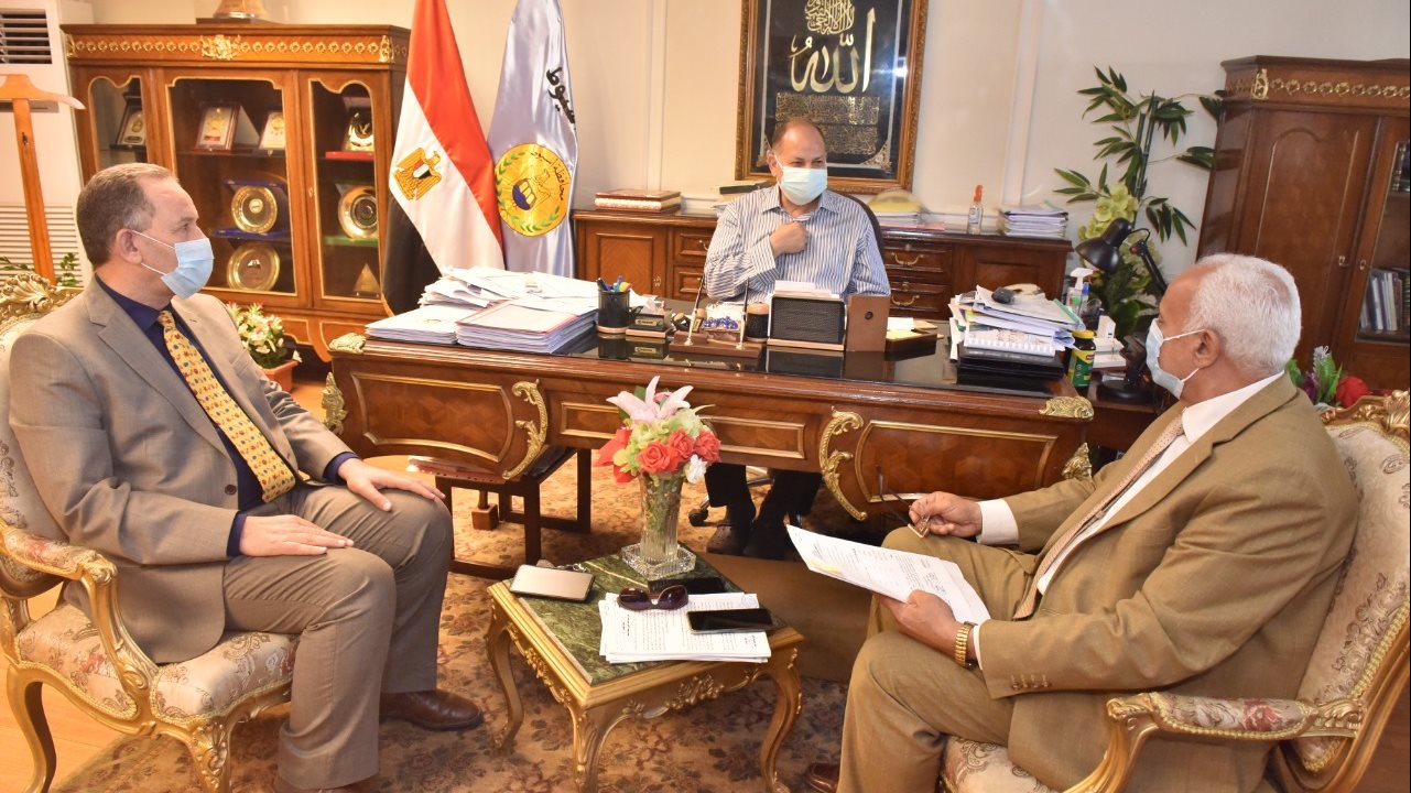 محافظ أسيوط يعتمد تنسيق القبول بالصف الاول الثانوى العام 