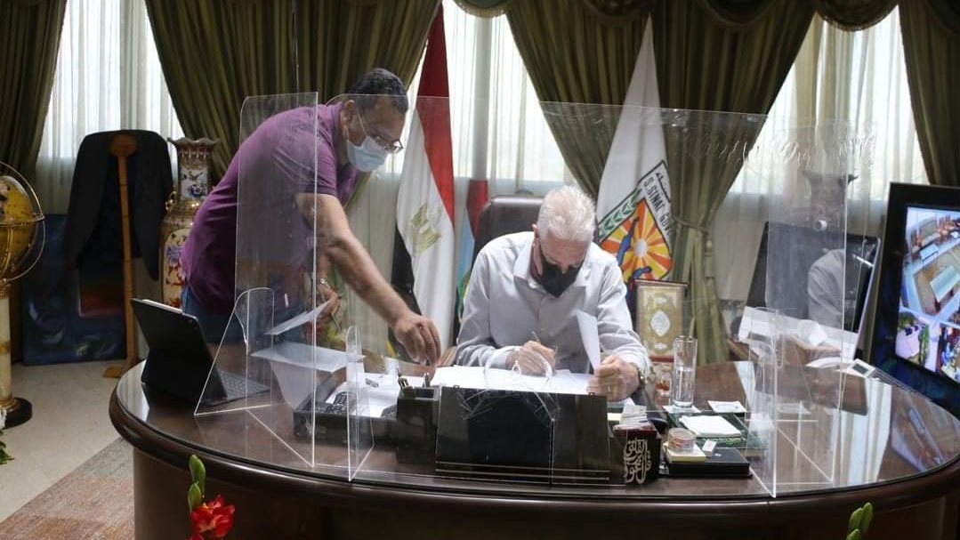 فودة يوقع علي حالات التصالح 