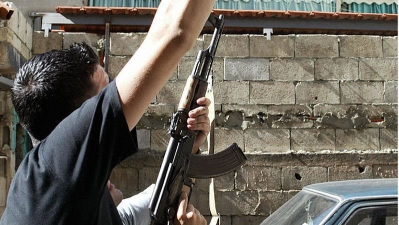 مسلحون في طرابلس بسبب الأزمات المعيشية