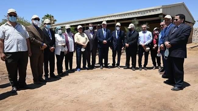 رئيس جامعة الفيوم يتفقد مزرعة الجامعة