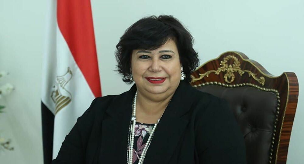 وزيرة الثقافة 
