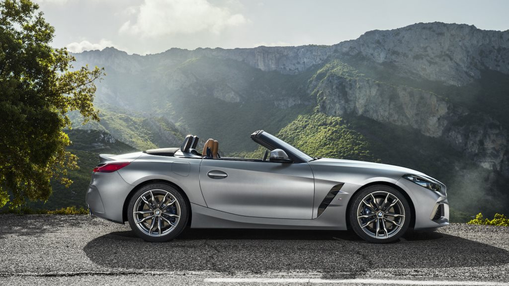 صاحبة السقف المكشوف .. اسعار BMW Z4 موديل 2021 في الامارات