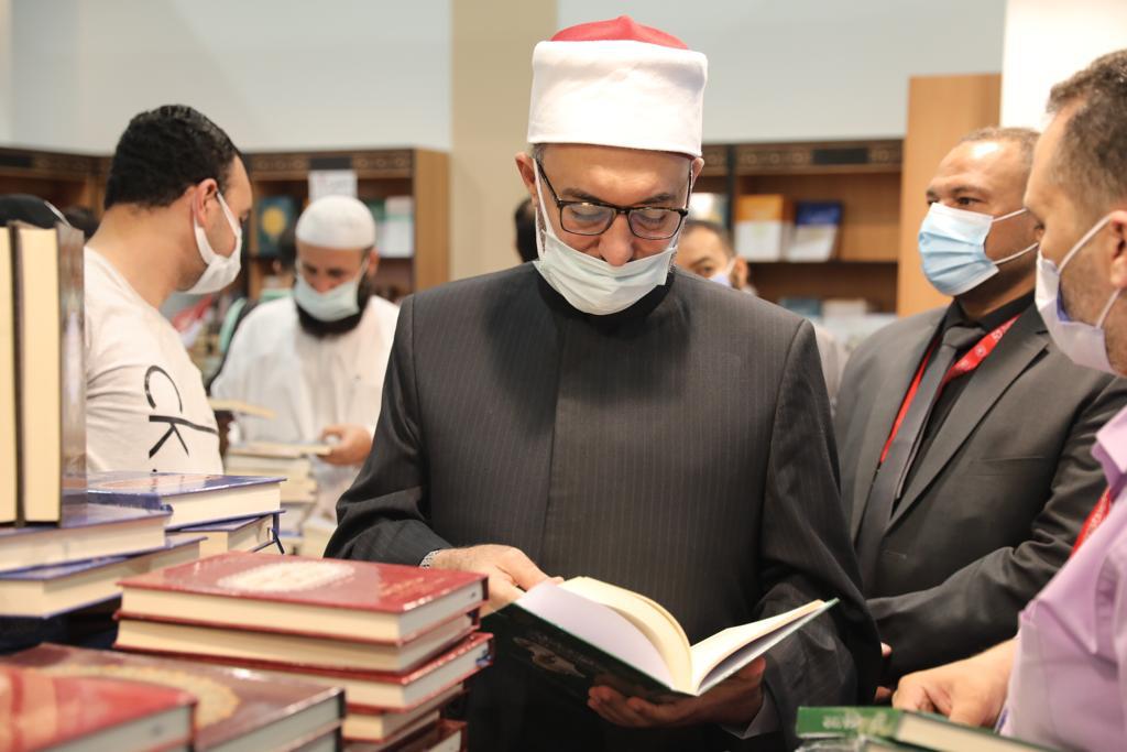 الدكتور نظير عياد