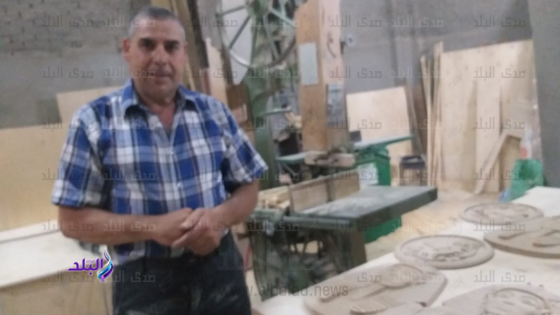 علاء في ورشته