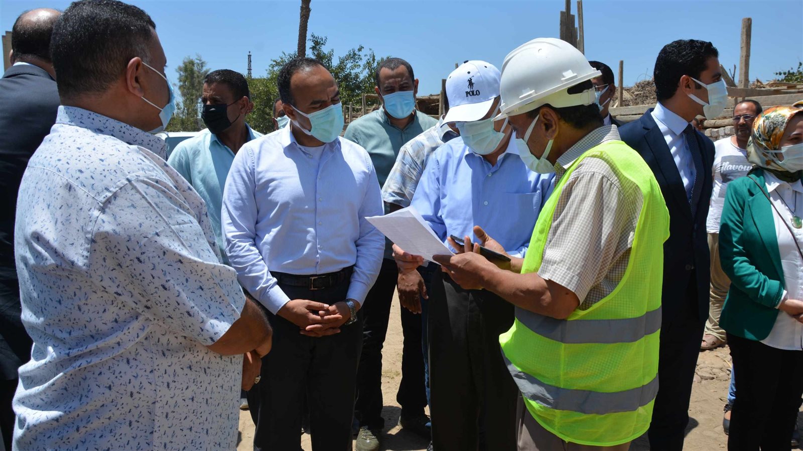 محافظ المنيا يتفقد مشروعات حياة كريمة بملوي 